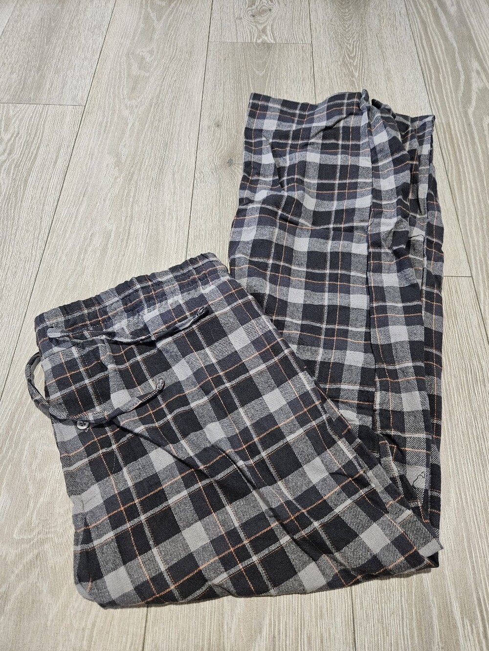 AVENUE NWT Men's Flannel Sleep Pants Plaid Black, Gray & Orange